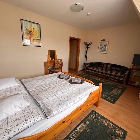 Nyugati Varo Szallashely * Pacsa